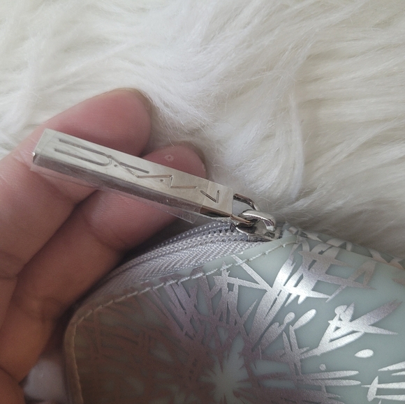 NWT MAC COSMETICS SILVER GEOMETRIC BAG - Picture 5 of 6